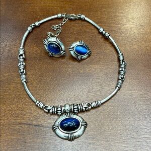 Vintage Avon Blue Cats Eye Aztec Silver Plated Choker Collar Necklace